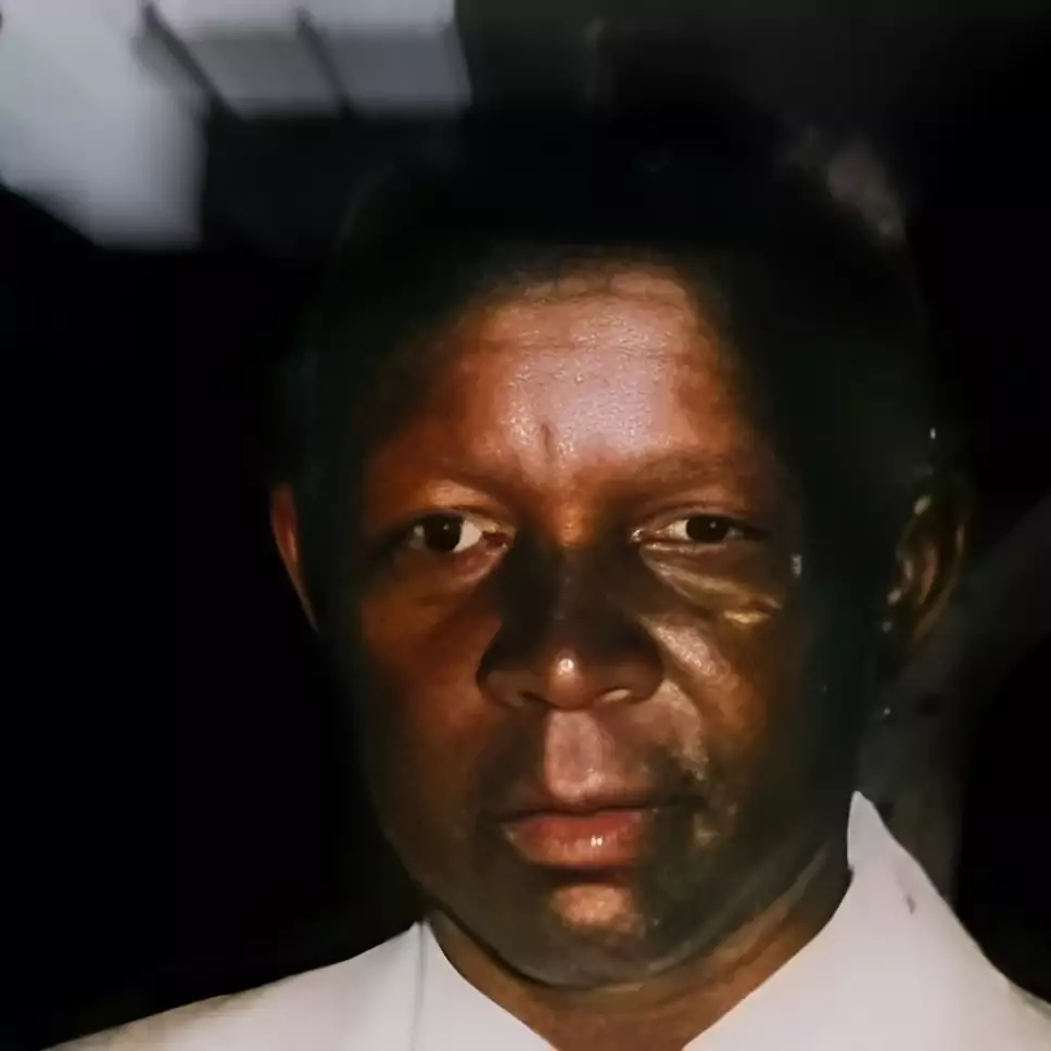 Andrew Fayia-Wondoo Popei color picture